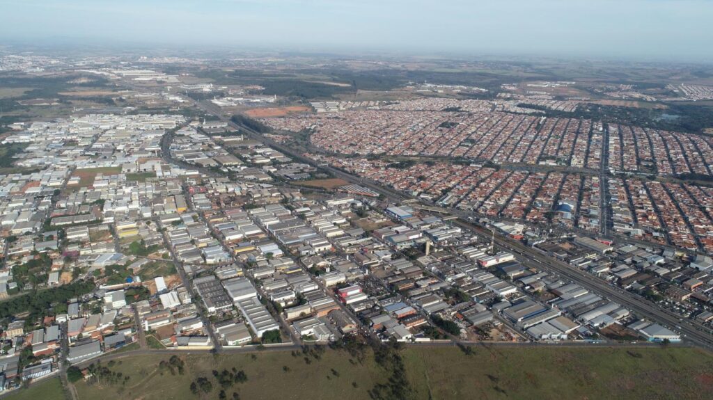 Imagem mostra uma vista aérea do distrito industrial de indaiatuba